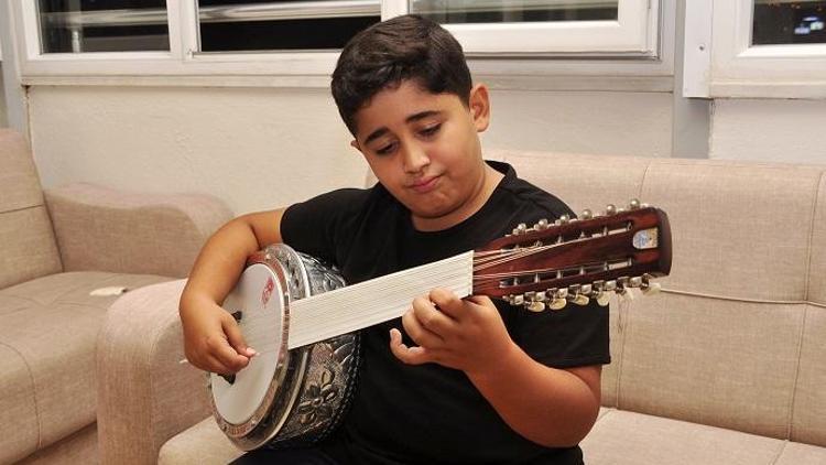 11 yaşında 10 enstrüman çalıyor