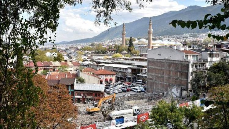 Bursada proje kapsamında binaların yıkılmasıyla Ulu Caminin önü açıldı