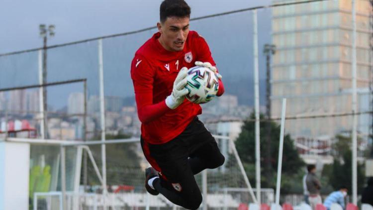 Samsunspor kalecisi Nurullah, geçen sezonki performansını aratır oldu