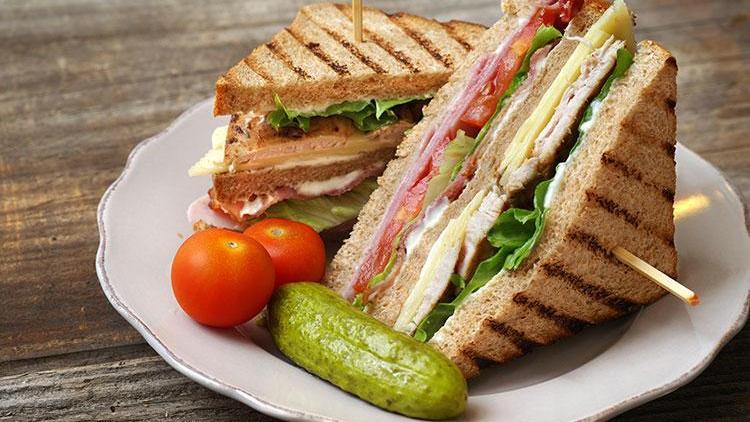Club sandwich (Kulüp sandviç) tarifi
