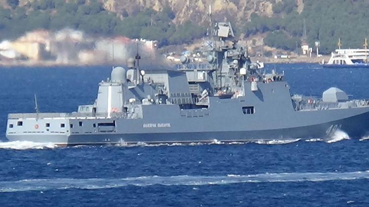 Rus Donanmasına ait Admiral Makarov, Çanakkale Boğazından geçti