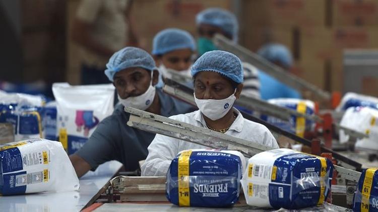 Hindistanda son 24 saatte Kovid-19dan 587 kişi öldü