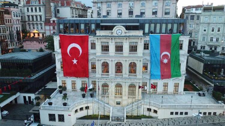 Belediyeden Azerbaycana bayraklı destek