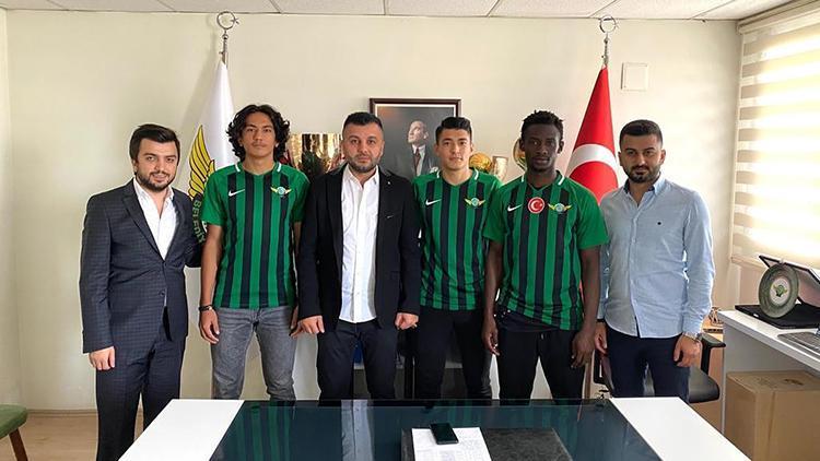 Akhisarspor, altyapıdan 3 futbolcu ile profesyonel sözleşme imzaladı