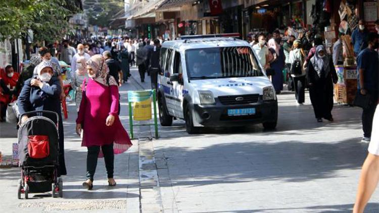 Vaka sayısının arttığı Gaziantepte çarşıda yoğunluk