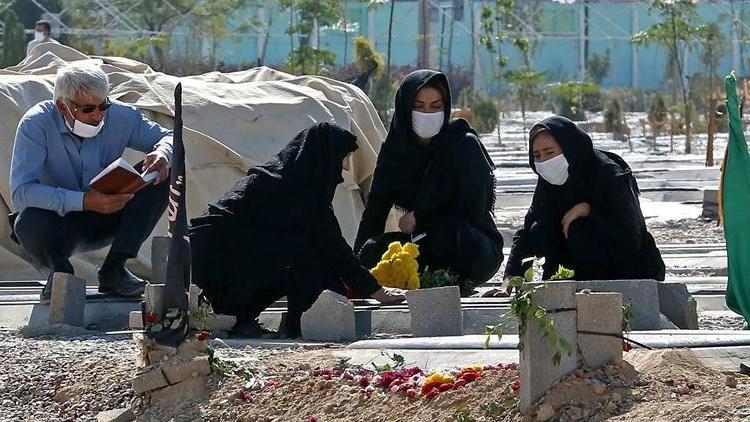 İranda son 24 saatte 304 kişi Kovid-19dan hayatını kaybetti