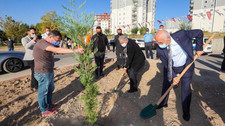 Sağlıkçılarımızın alın terlerini ödememiz imkânsız