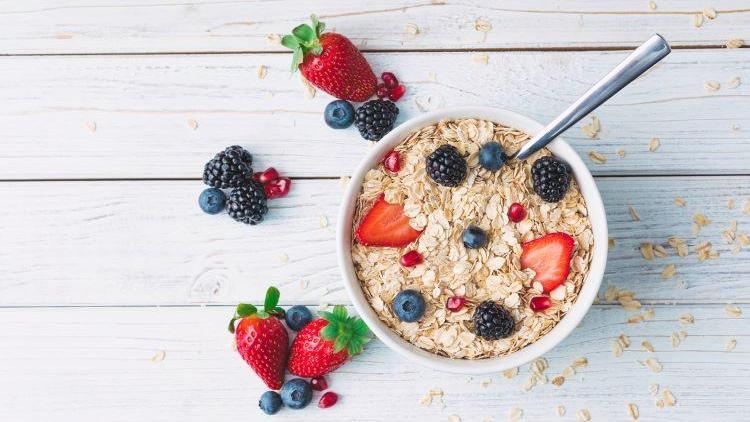 Sabahları sağlıklı beslenmek için kolay yulaf ezmesi hazırlamanın püf noktaları