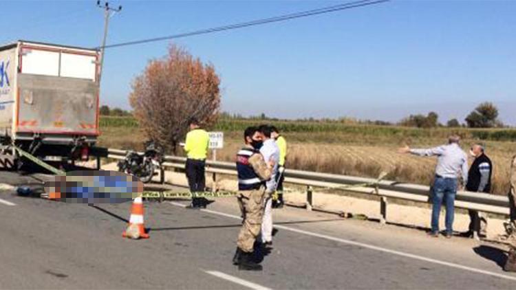 Kamyona arkadan çarpan motosiklet sürücüsü öldü