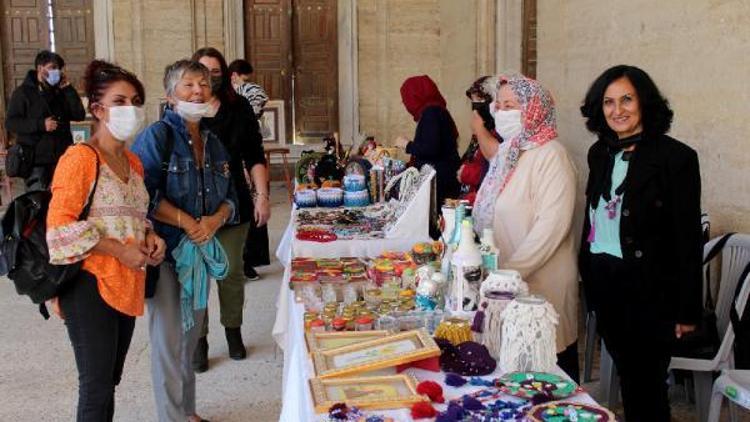 Kadınların, pandemi döneminde evde ürettiği ürünler Selimiye avlusunda sergileniyor