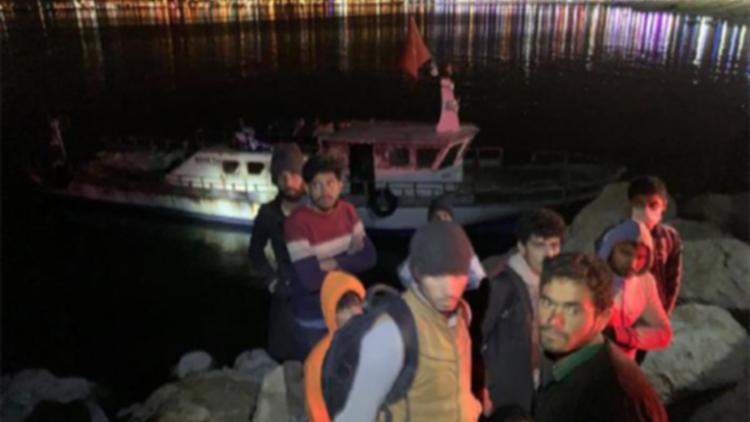 Teknede 22 kaçak göçmen yakalandı