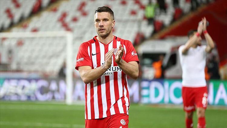 Lukas Podolski ilk golünü Başakşehire attı