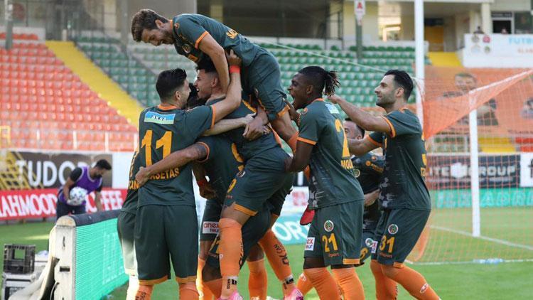 Alanyaspor, en iyi sezon başlangıcıyla zirveye yerleşti