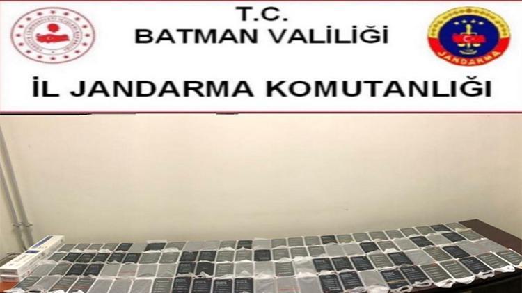 Batmanda 100 adet kaçak cep telefonu ele geçirildi