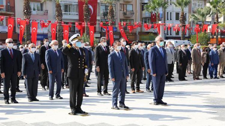 Çanakkale’de Atatürk Anıtına çelenk konuldu