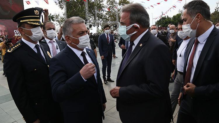 Antalyada çelenk töreninde tartışma yaşandı