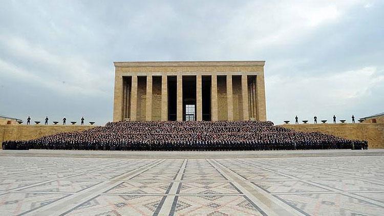 Anıtkabir’de mesafeli tören