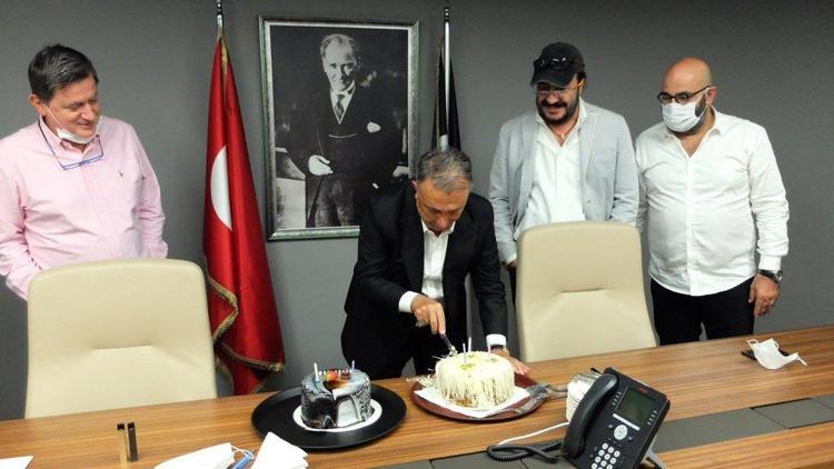 Beşiktaşta başkan Ahmet Nur Çebiye doğum günü kutlaması