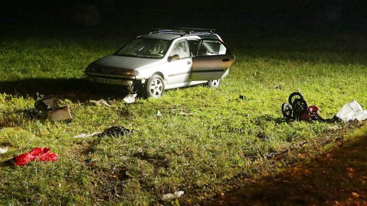 Otomobiliyle yayaların arasına daldı