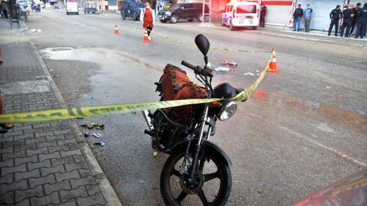 Motosiklette, husumetlilerinin silahlı saldırısında yaralandı