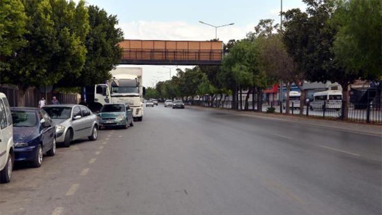 Üst geçidi kullanmayan yayaya minibüs çarptı, öldü