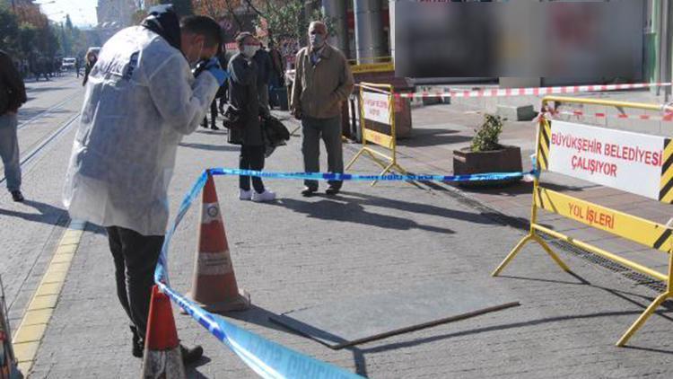 Dördüncü kattan başına tahta parçası düşen kişi ağır yaralandı