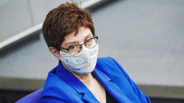 Savunma Bakanı Kramp-Karrenbauer karantinaya girdi