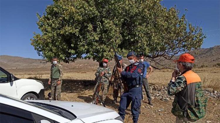 Eskişehirde yasak bölgede avlanırken yakalanan 8 kişiye 5 bin TL ceza