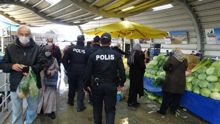 Yeni tedbirler açıklandı; Bursada semt pazarlarında polisler denetim yaptı