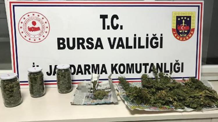Jandarma ekiplerinden uyuşturucu operasyonu: 3 şüpheliden 2si yakalandı