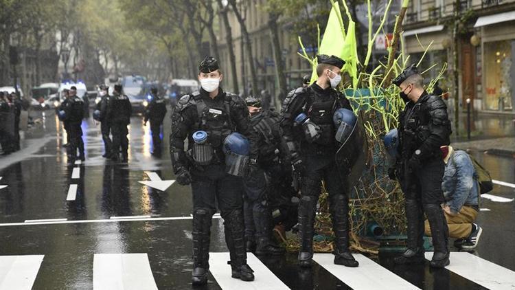 Fransada Türklere destek veren grup gözaltına alındı