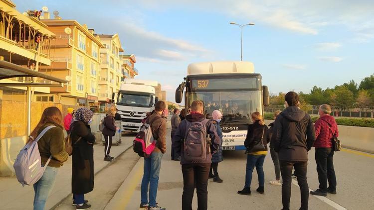 ‘Otobüsler durmuyor binemiyoruz’ isyanı