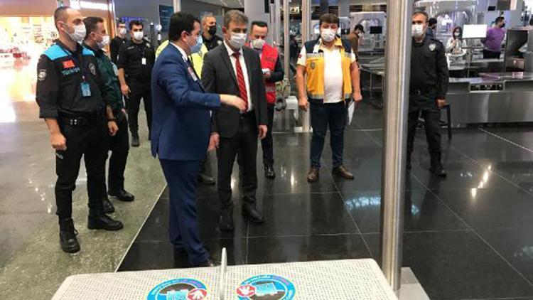 İstanbul Havalimanında koronavirüs denetimi