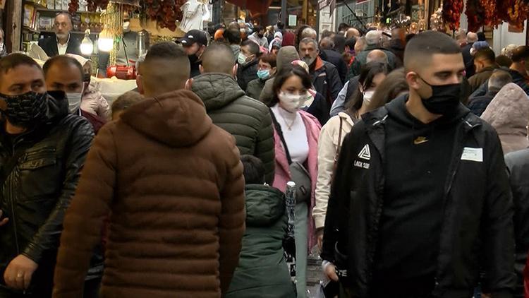 Mısır Çarşısında dikkat çeken kalabalık Dronla koronavirüs uyarısı yapıldı...