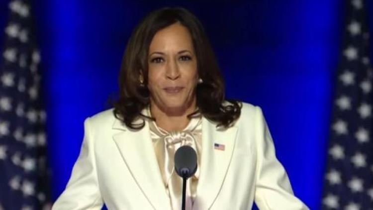 ABD Başkan Yardımcısı seçilen Kamala Harris zafer konuşmasında annesini unutmadı