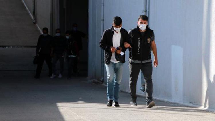 Adana’da uyuşturucu satıcılarına operasyon: 2 tutuklama