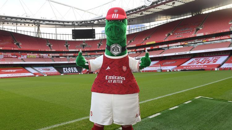 Arsenalın maskotu Gunnersaurus geri döndü