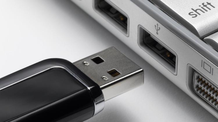 eBayde satılan USB hafızalarda başkalarının bilgileri var