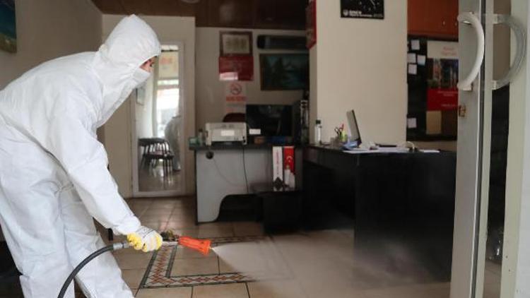 Pamukkale Belediyesi işyerlerini dezenfekte ediyor
