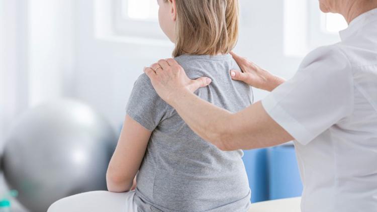 Hareketsizlik çocuklarda bel ve sırt ağrılarına neden oluyor
