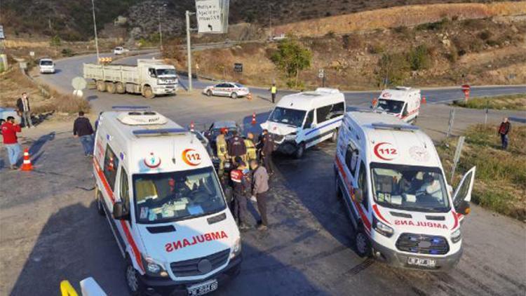 Bursada minibüsü ile otomobil çarpıştı: 7 yaralı