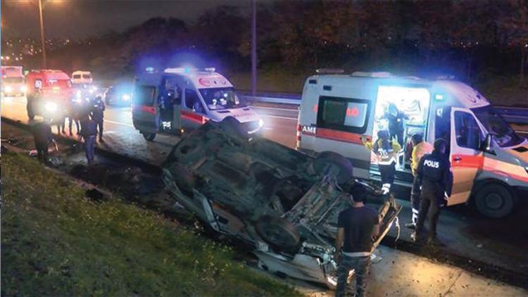 TEM Otoyolu’nda minibüs takla attı: 2 ağır yaralı