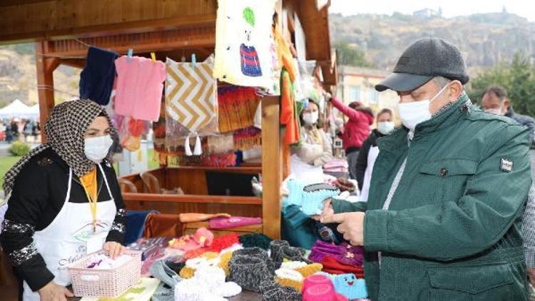 Talas Belediye Başkanı Yalçın, kadın üretici pazarında