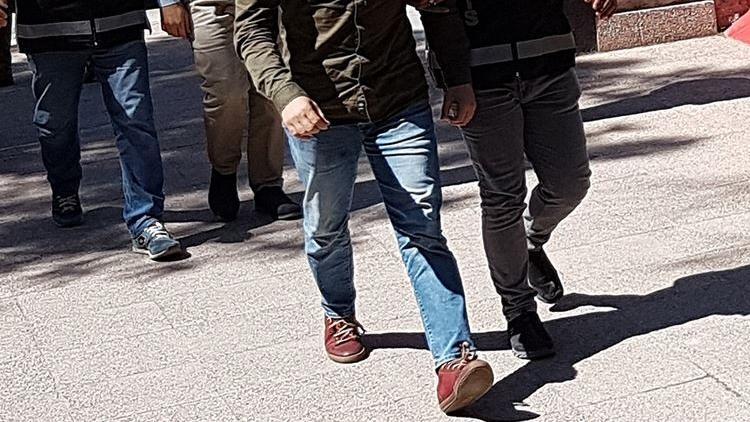 Edirnede doktor ve eski hakimlerin de bulunduğu 7 FETÖ şüphelisi Yunanistana kaçarken yakalandı