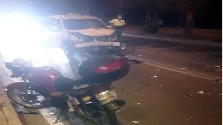Motosikletle taksi çarpıştı: 1 ölü, 2 yaralı