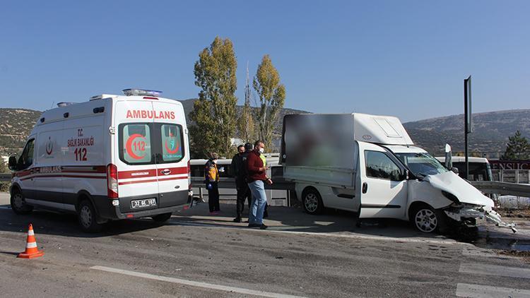 Isparta’da mermer yüklü kamyon ile ticari araç çarpıştı: 1 yaralı
