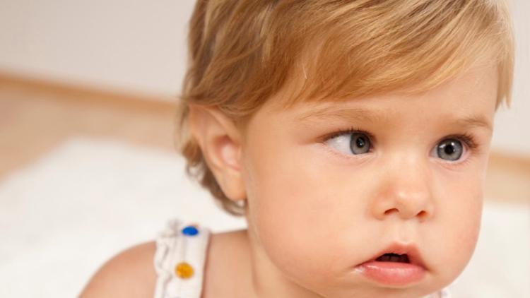 Bebeklerde göz kaymasının sebebi nedir?