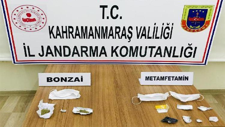 Kollarındaki maskeden uyuşturucu çıktı