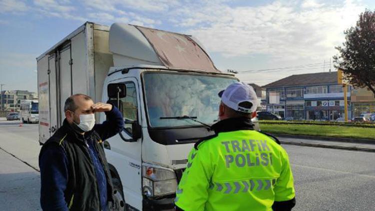 Kamyonet sürücüsüne solmuş Türk bayrağı cezası