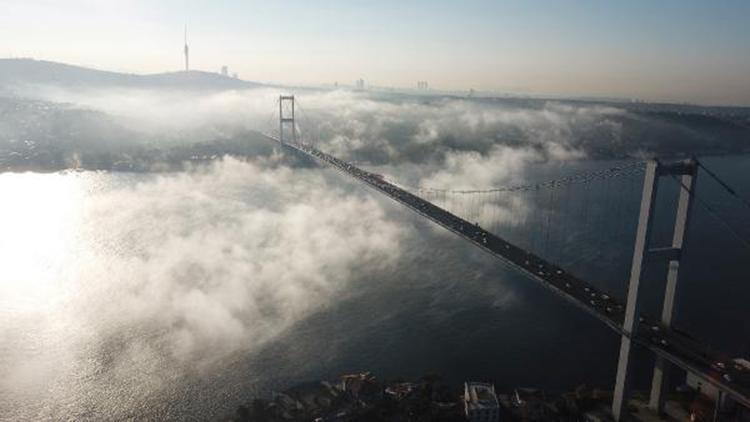 İstanbul Boğazına çöken sis havadan görüntülendi